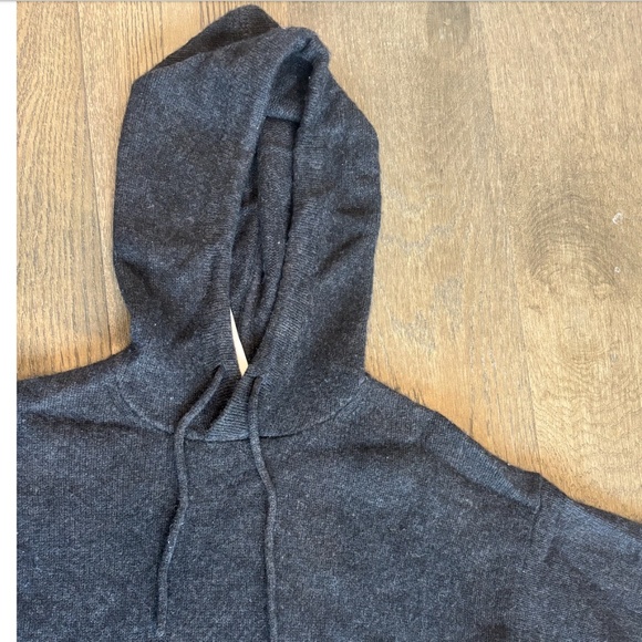 ARITZIA-100% Heavy Weight Cashmere Hoodie (Size Small) - Picture 5 of 11